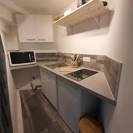 Meuble, Bord De Seine